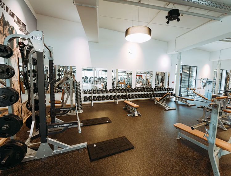 Fitnessstudio cityaktiv Erlangen Trainingsfläche für Training mit freien Gewichten