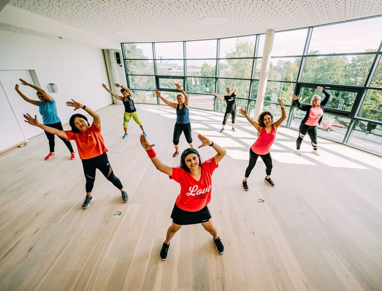 Fitnessstudio cityaktiv Erlangen Zumba tanzen in der Gruppe